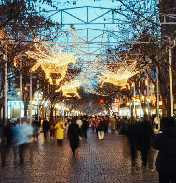 3. Central Street (Zhongyang Dajie)
