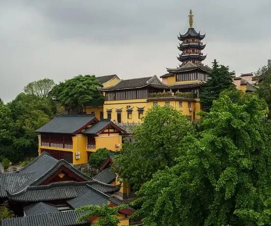 Jiming Temple & Ming City Wall (鸡鸣寺 & 明城墙)