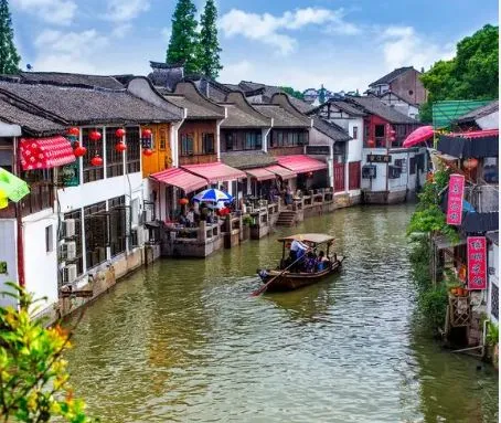 Zhujiajiao Water Town (朱家角古镇)