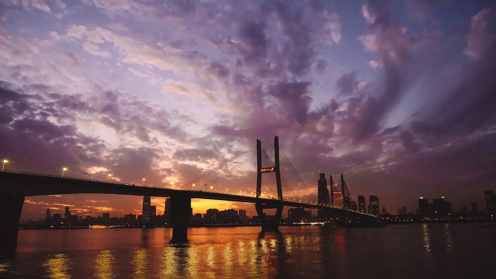 Wuhan Yangtze River Bridge (武汉长江大桥)